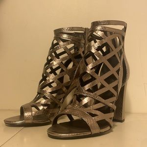 Guess strappy silver heels women’s size 8